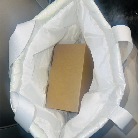 Limited Edition Bath and Body Works Iridescent Pure Wonder Tote Bag Gift Set - Picture 9 of 14